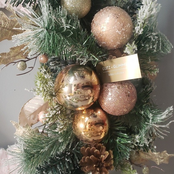 Glitz & Glimmer NWT Pink Plush Wreath with Rose Gold Bulbs, Flocked - Picture 3 of 5